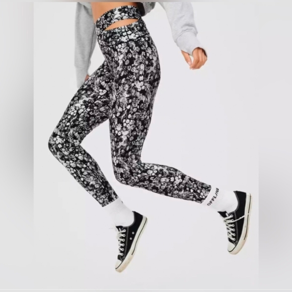Floral Black and White Leggings - Picture 4 of 11